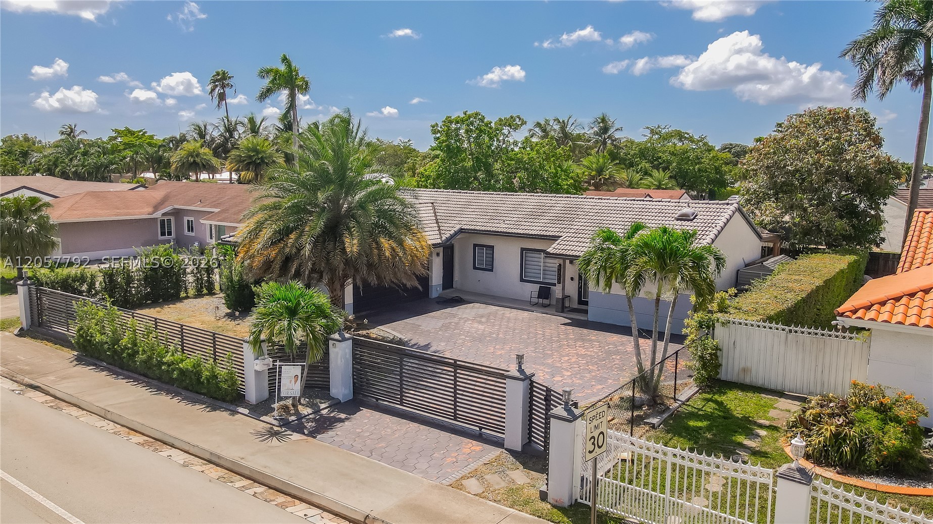 COUNTRY LAKE MANORS - Residential
