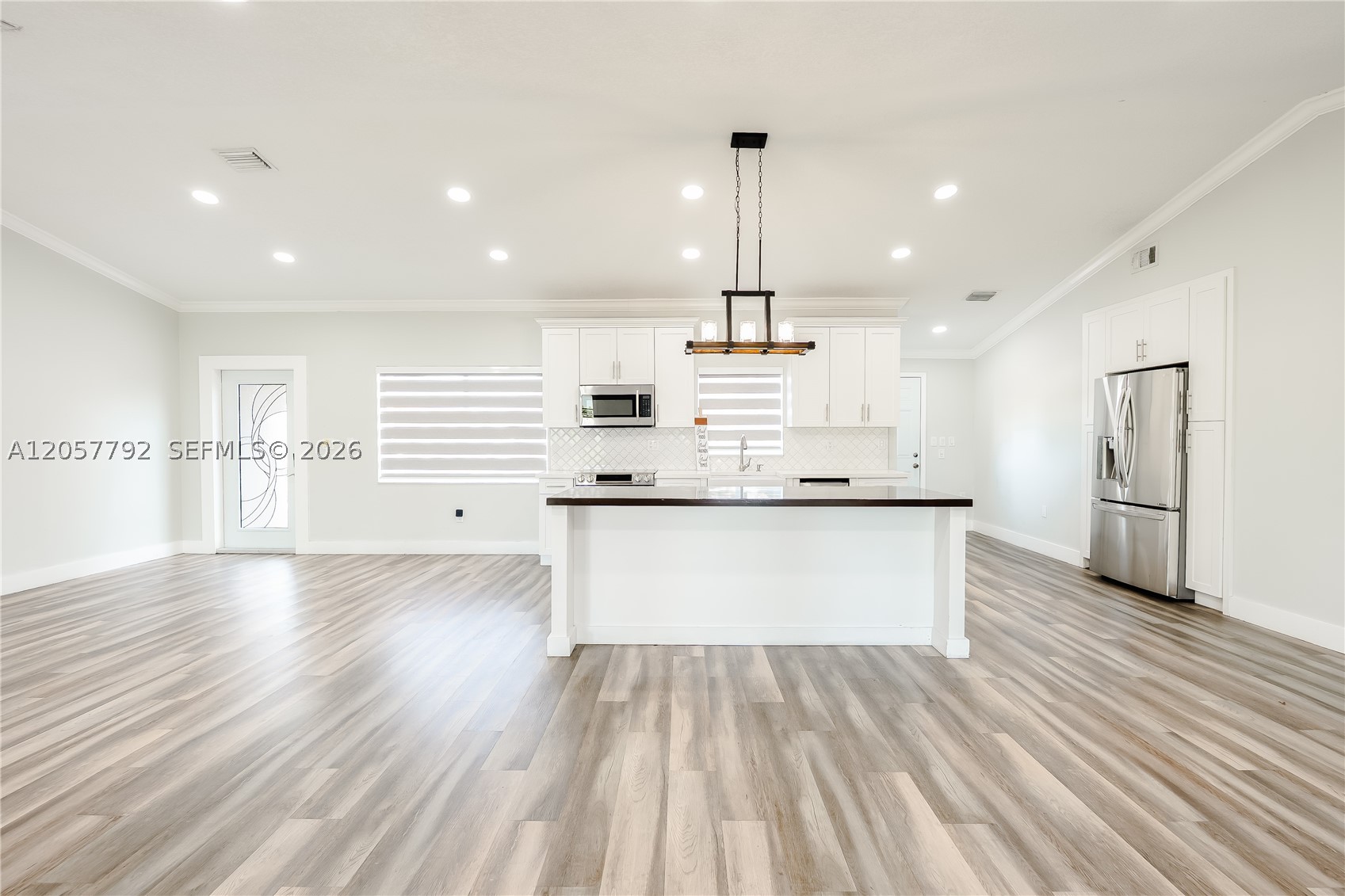 COUNTRY LAKE MANORS - Residential