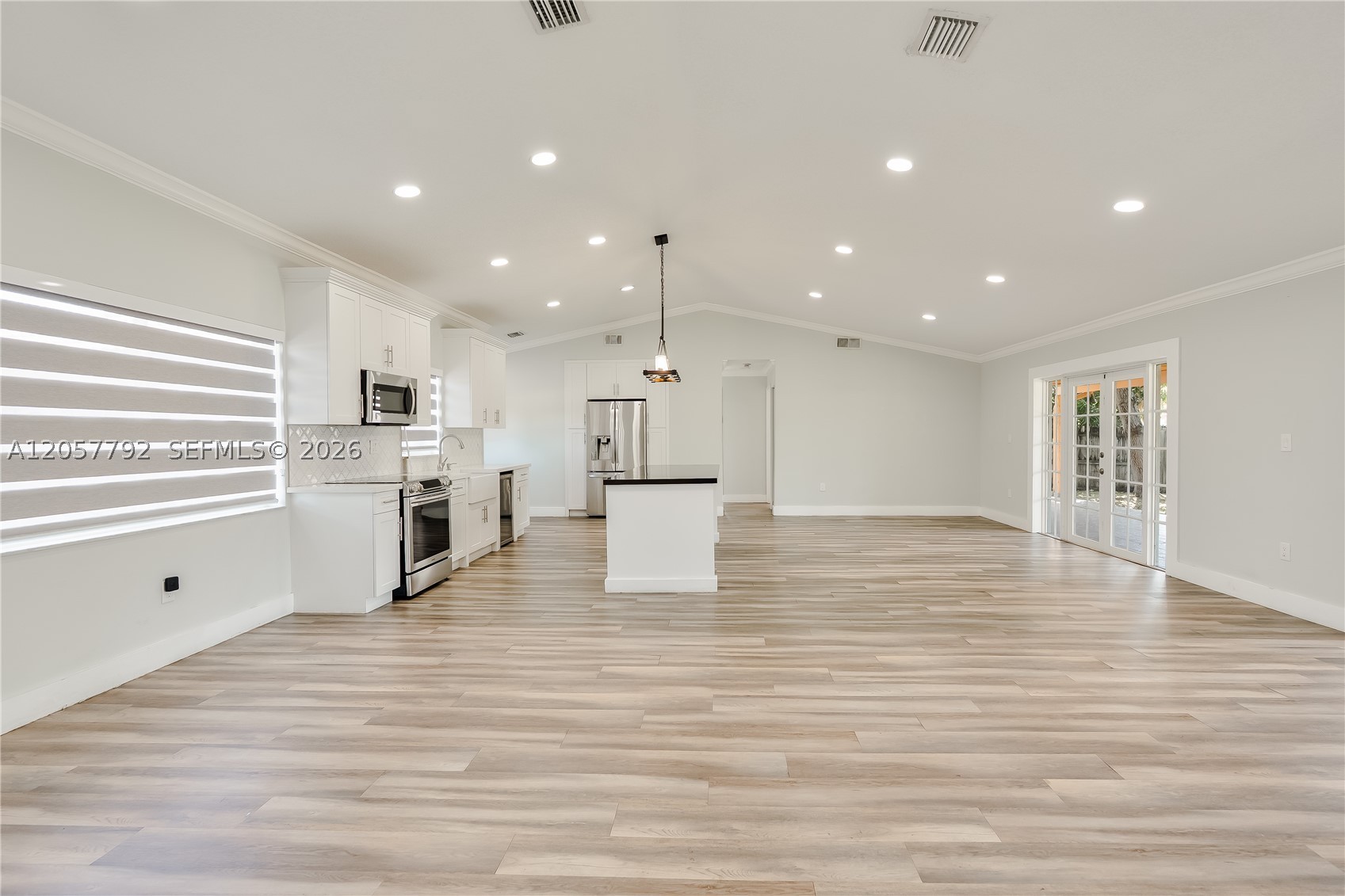 COUNTRY LAKE MANORS - Residential