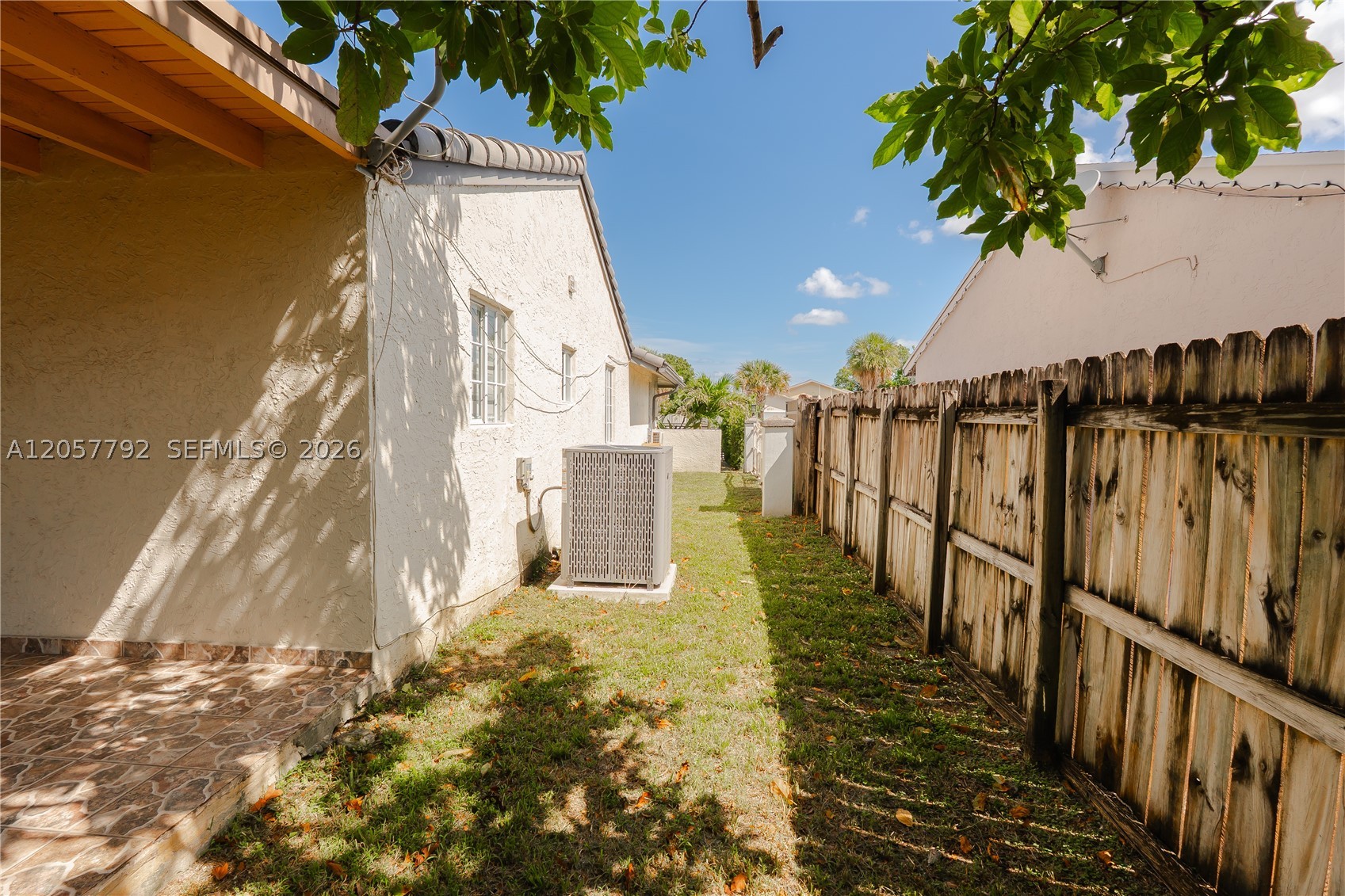 COUNTRY LAKE MANORS - Residential