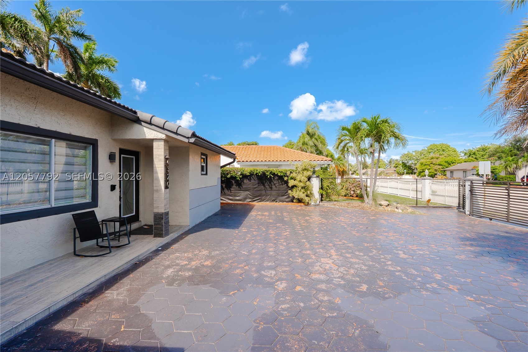 COUNTRY LAKE MANORS - Residential