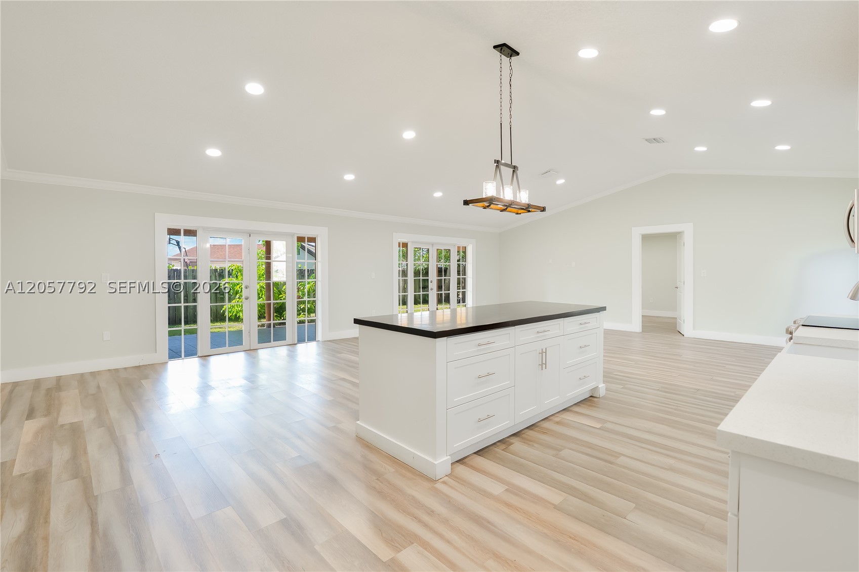 COUNTRY LAKE MANORS - Residential
