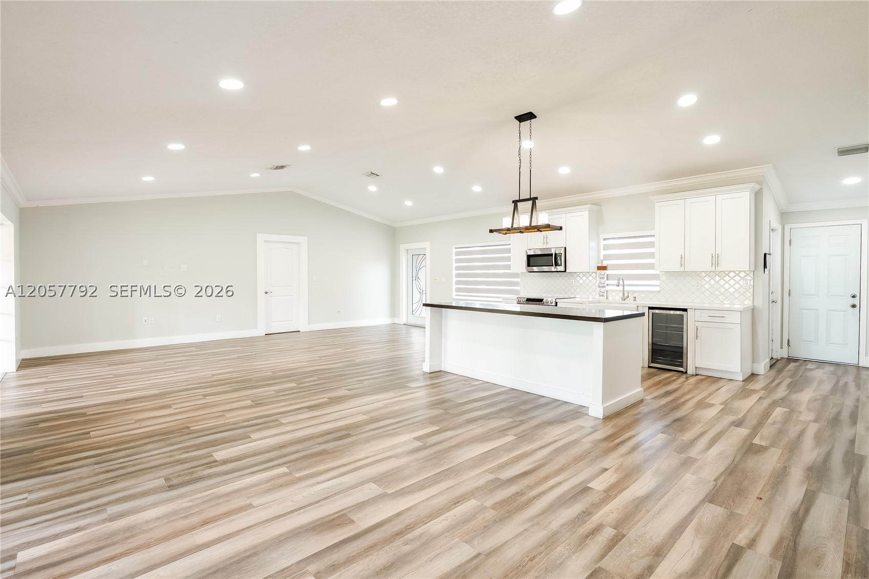 COUNTRY LAKE MANORS - Residential