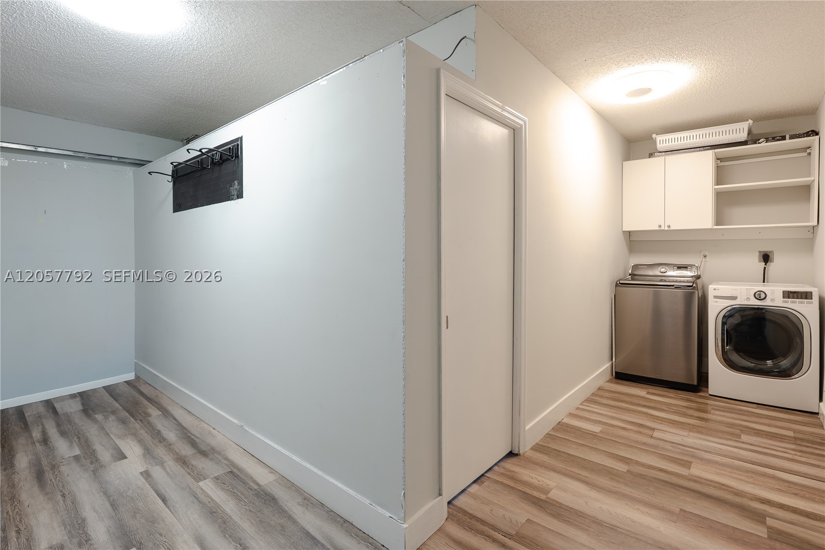 COUNTRY LAKE MANORS - Residential