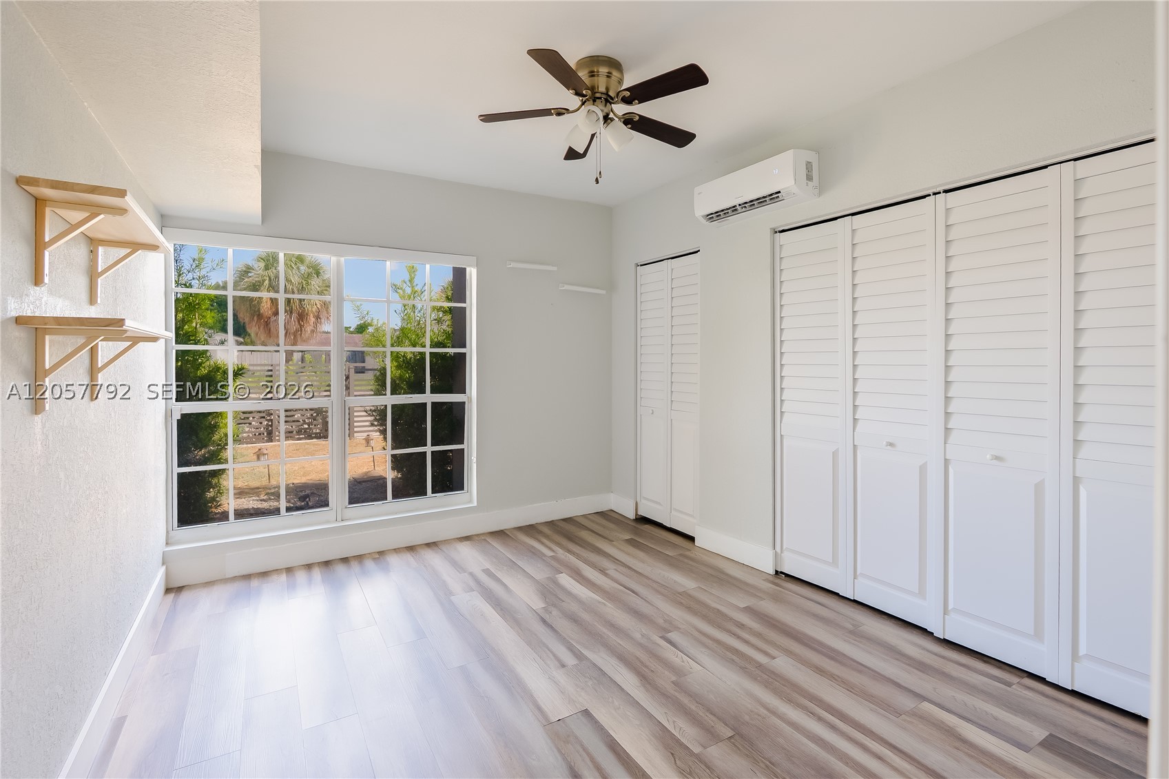 COUNTRY LAKE MANORS - Residential