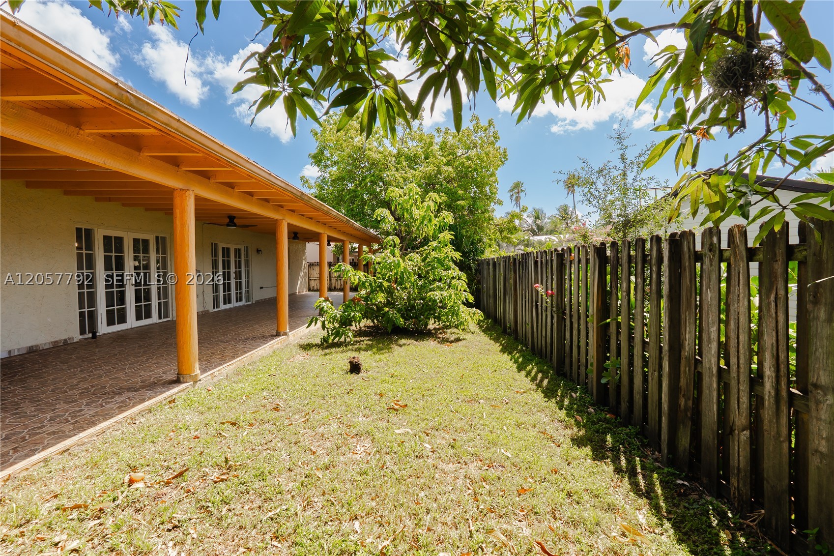 COUNTRY LAKE MANORS - Residential