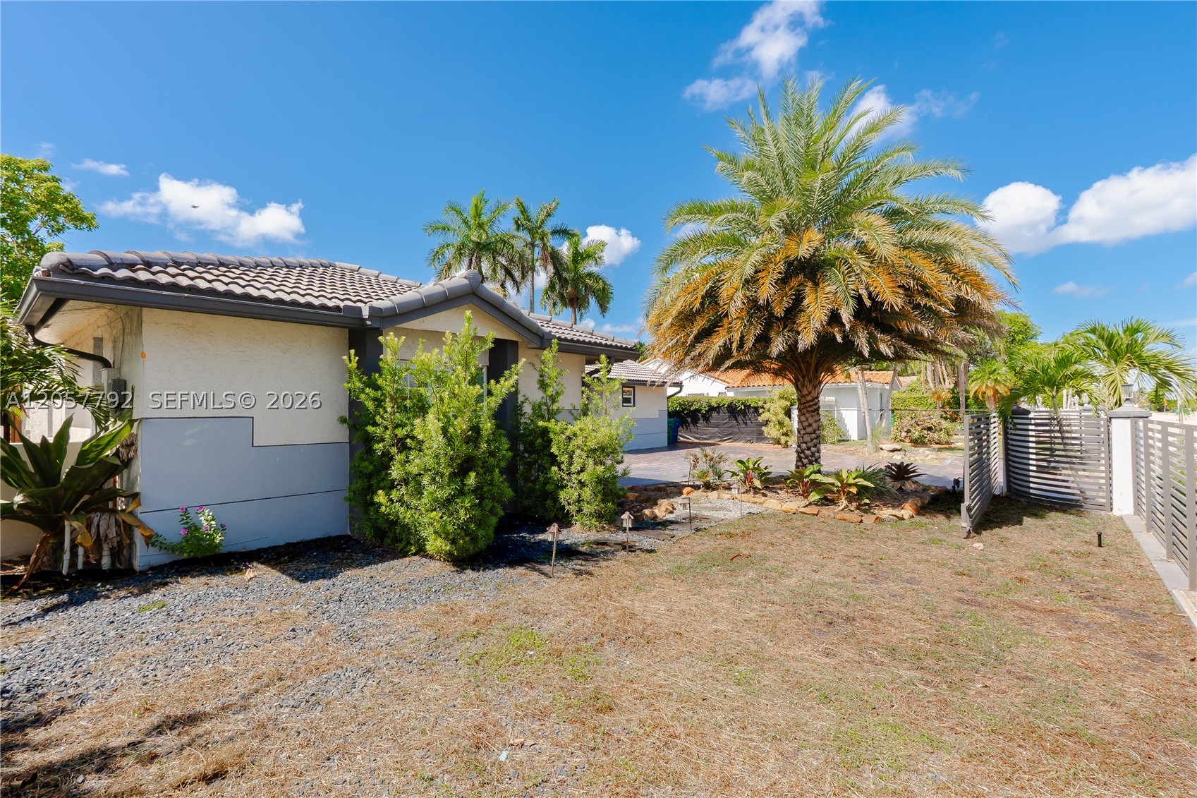 COUNTRY LAKE MANORS - Residential