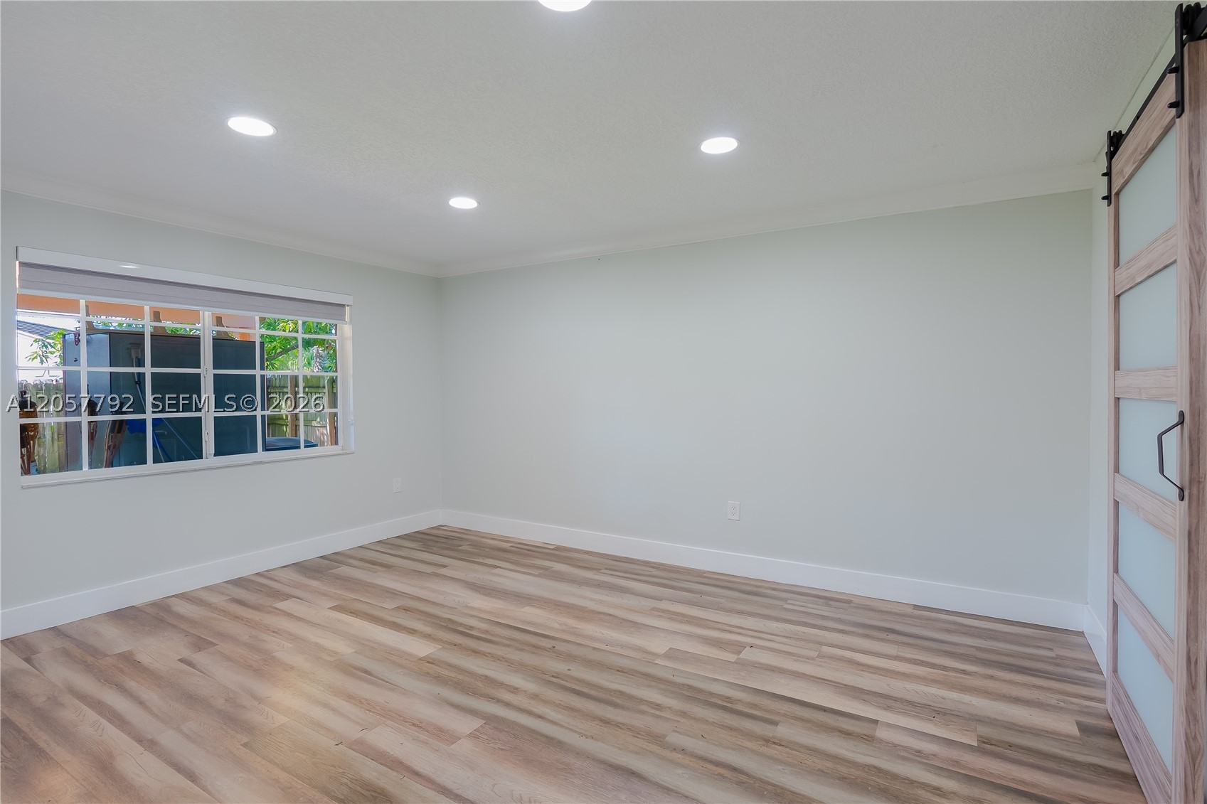 COUNTRY LAKE MANORS - Residential