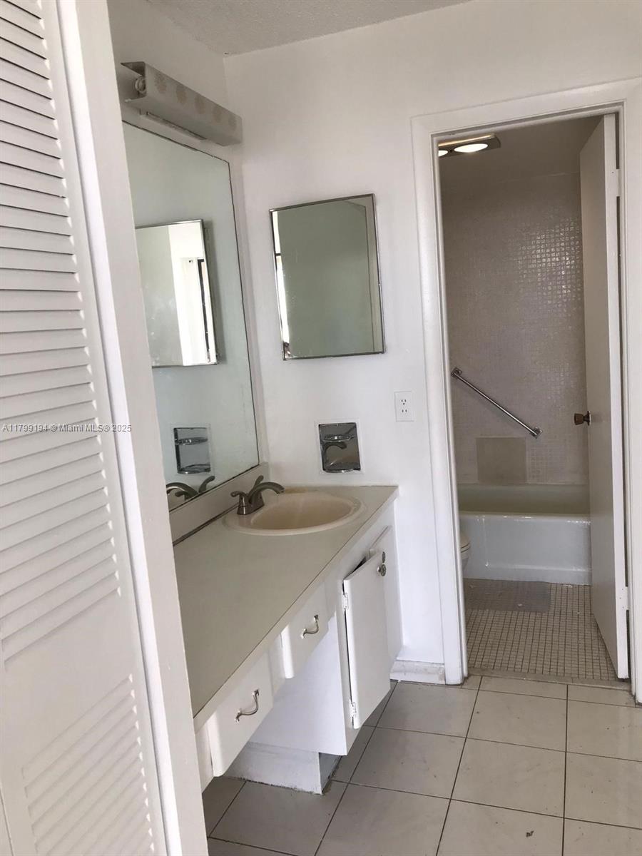 WINDWOOD CONDO - Residential Lease