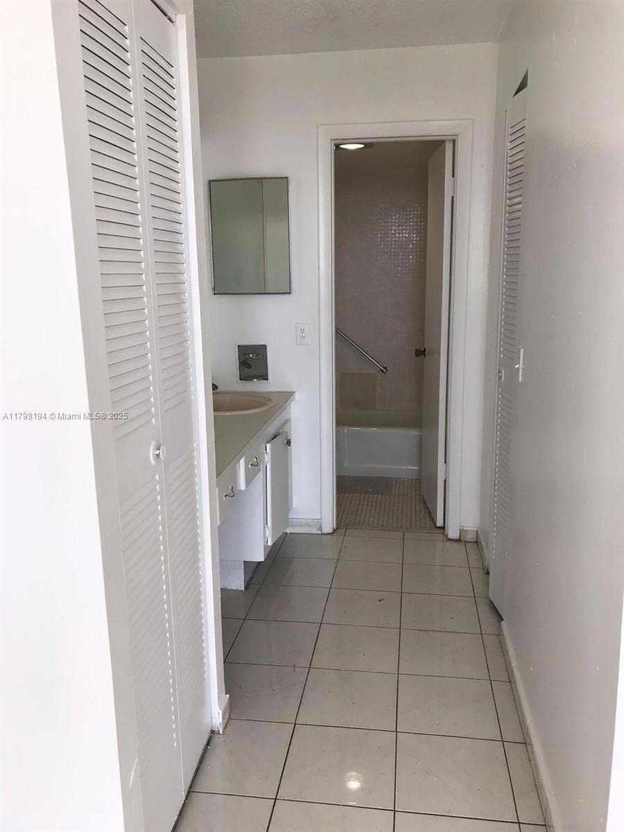 WINDWOOD CONDO - Residential Lease
