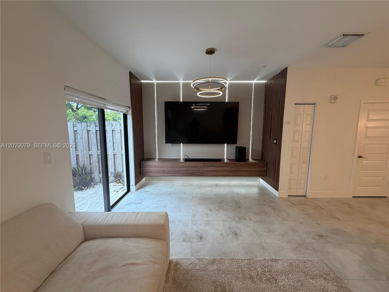 HIGHLAND AT PARK CENTRAL - Residential Lease