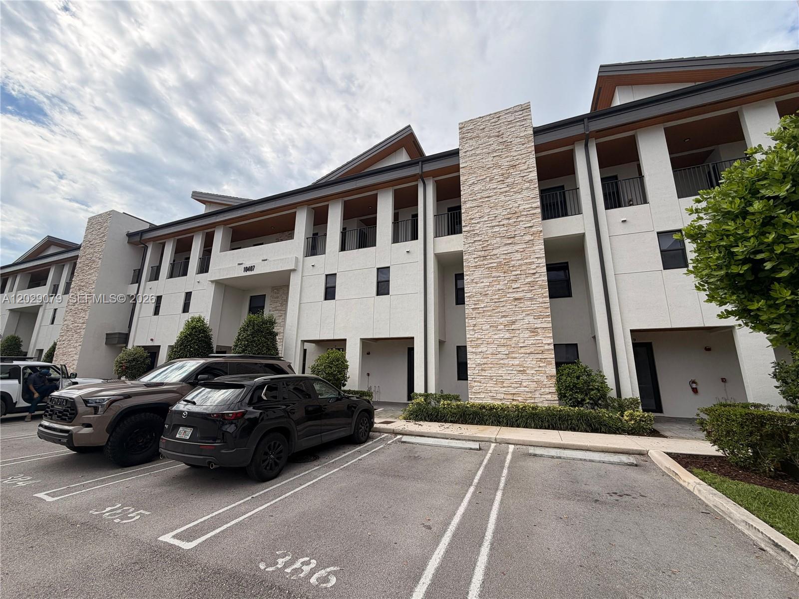 HIGHLAND AT PARK CENTRAL - Residential Lease
