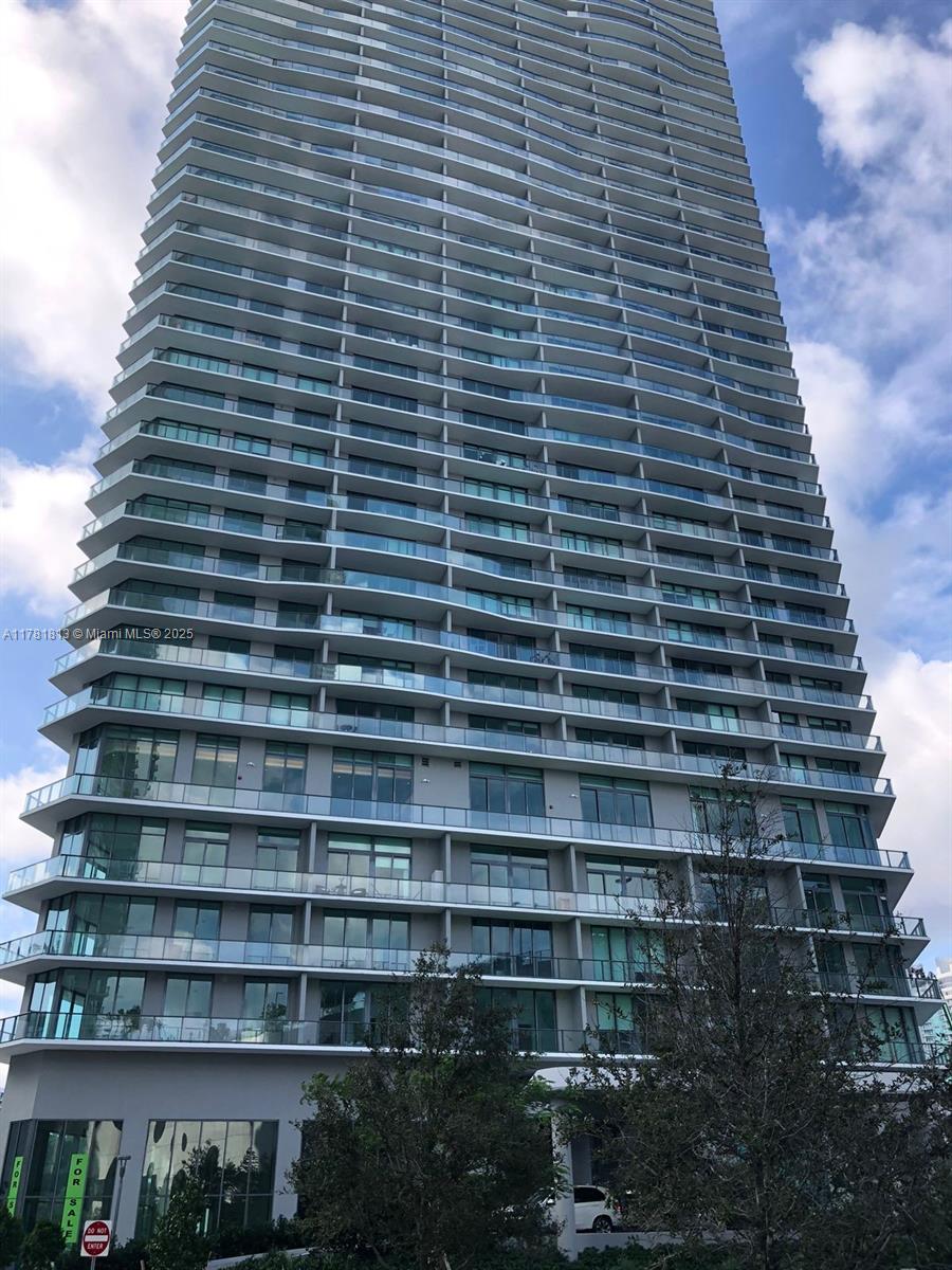 This unit is the most spectacular and exquisite, designer-decorated and furnished 1 bedroom plus den at the Paraiso Bayviews. Yes, other units in the building may be furnished, but simply cannot compare to the level of this one. Lighting fixtures and scenes incorporated in every space, and equipped with all necessary utensils in the kitchen. Outside furniture and decoration in the balcony is magnificent and ideal to enjoy stunning views year-round. This building has 5-star amenities, such as a 24h attended lobby, state-of-the-art gym, rooftop pool and jacuzzi, tennis court, business lounge, play room.