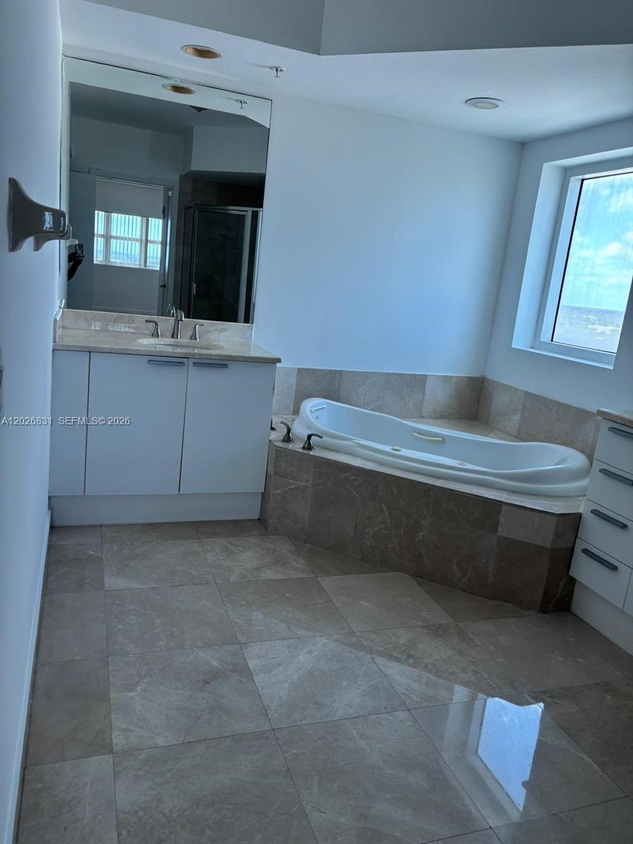 THE OAKS I CONDO - Residential Lease
