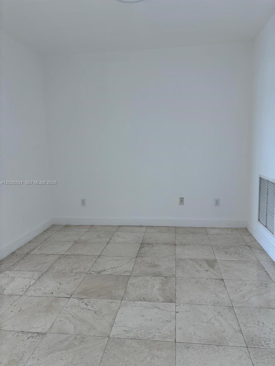 THE OAKS I CONDO - Residential Lease