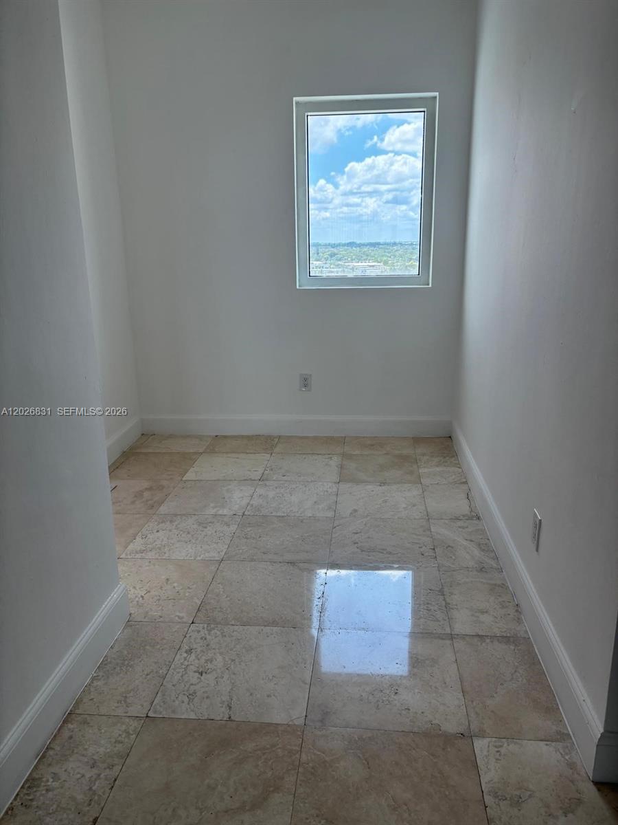 THE OAKS I CONDO - Residential Lease