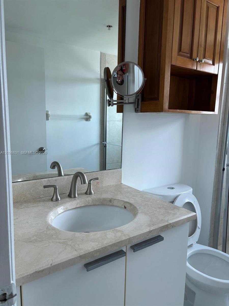 THE OAKS I CONDO - Residential Lease