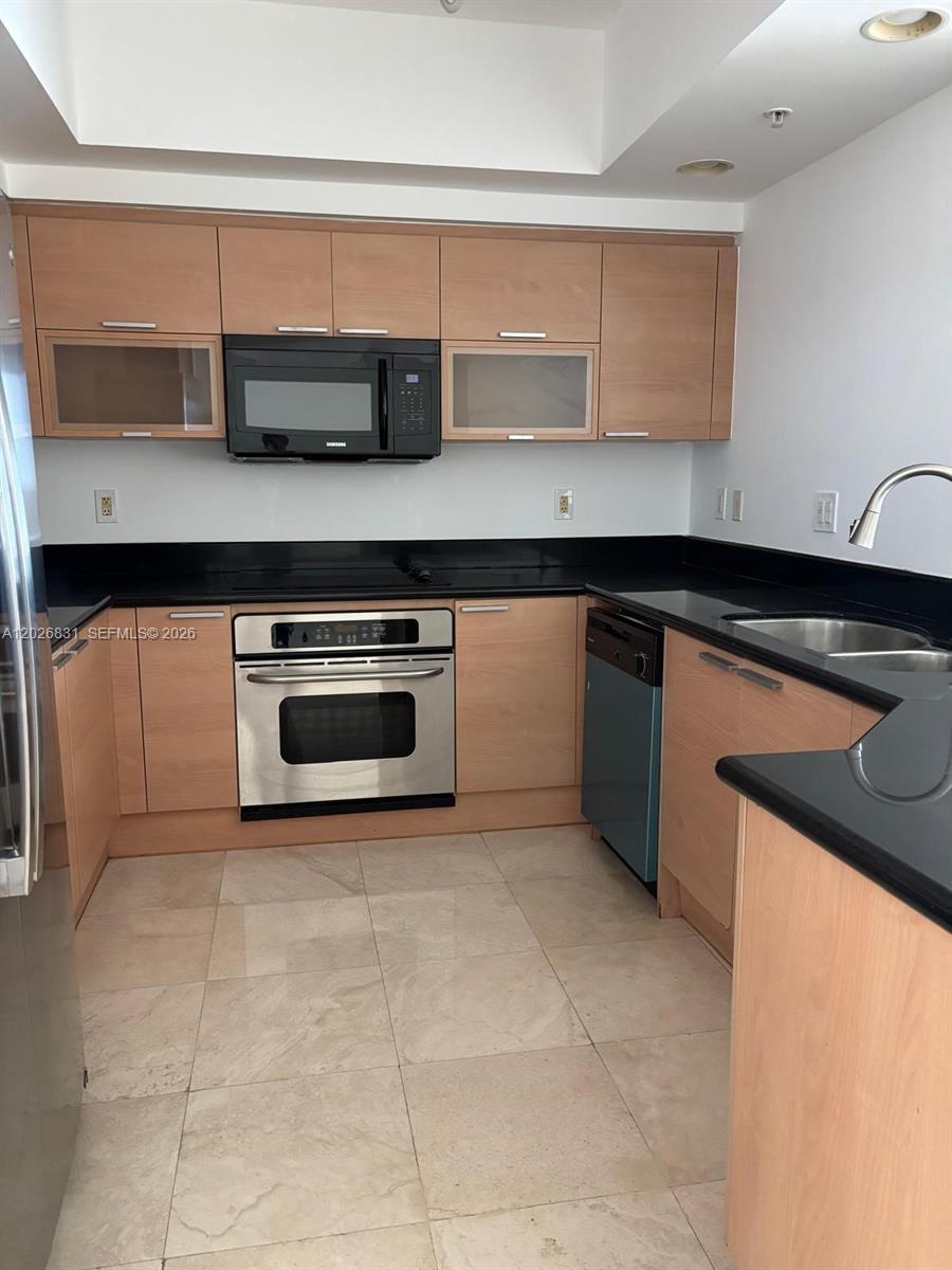 THE OAKS I CONDO - Residential Lease