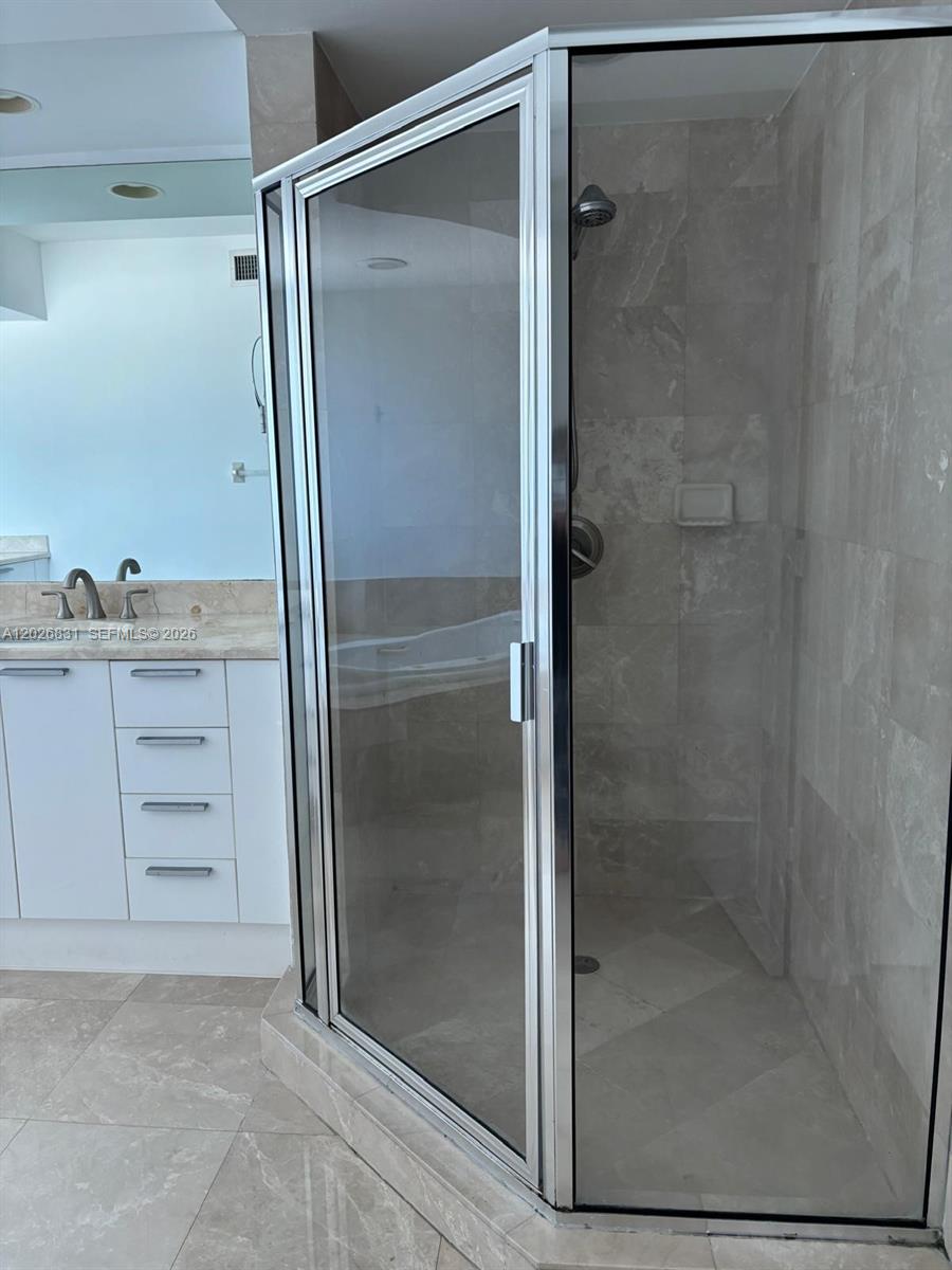 THE OAKS I CONDO - Residential Lease
