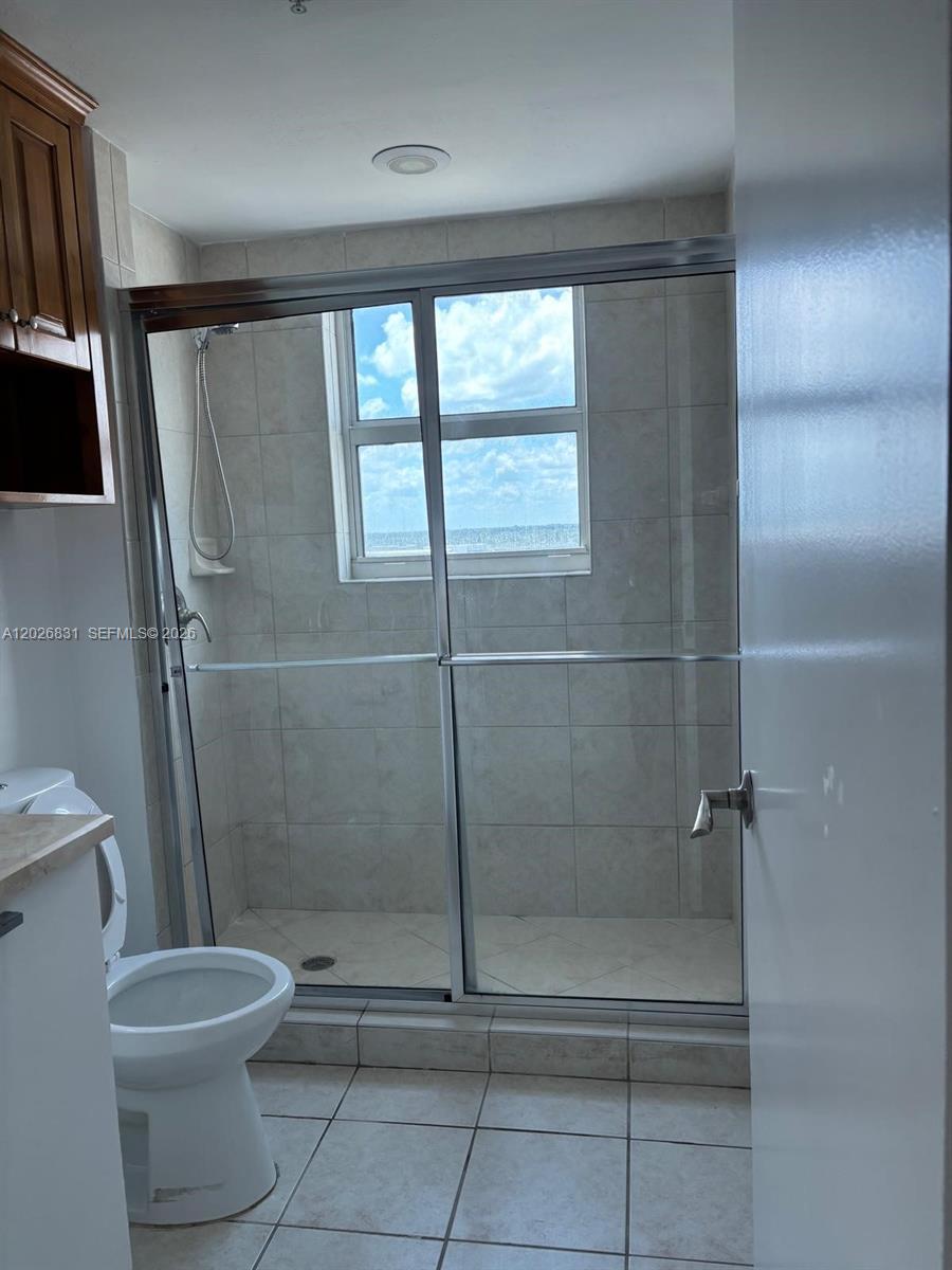 THE OAKS I CONDO - Residential Lease