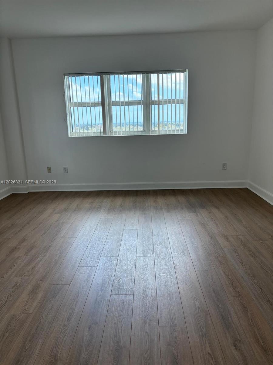 THE OAKS I CONDO - Residential Lease