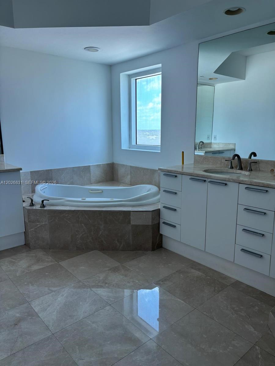 THE OAKS I CONDO - Residential Lease