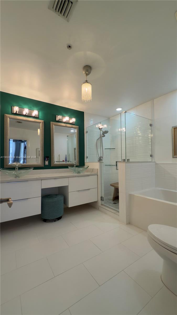 ALAQUA CONDO - Residential
