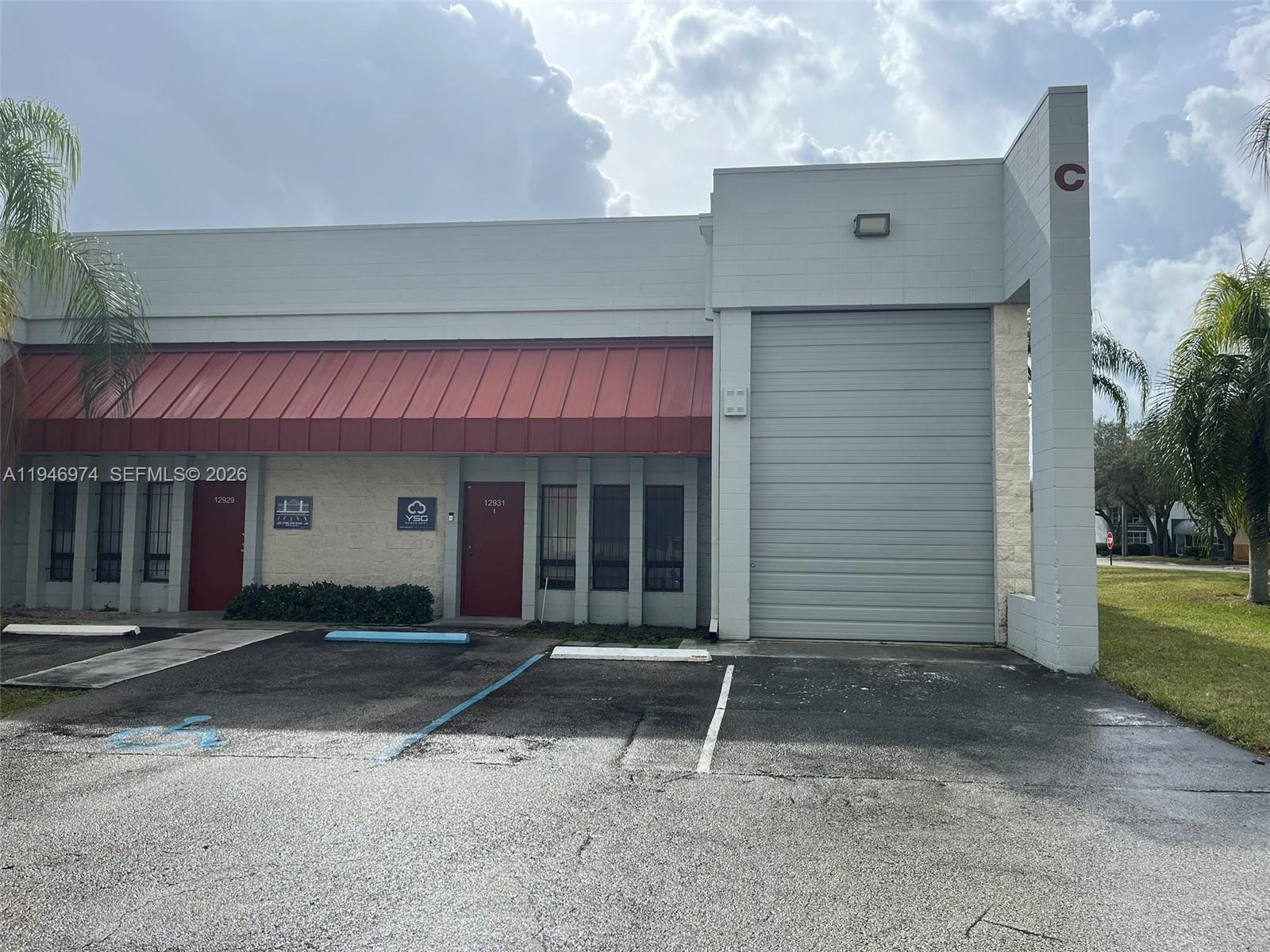 Corner updated warehouse space featuring one private office and predominantly open warehouse layout. Fully air-conditioned throughout. Large street-level roll-up door provides excellent loading access and visibility. Ideal for contractors, distribution, light manufacturing, or service businesses. Centrally located in the Kendall/33186 industrial corridor with convenient access to major roadways.