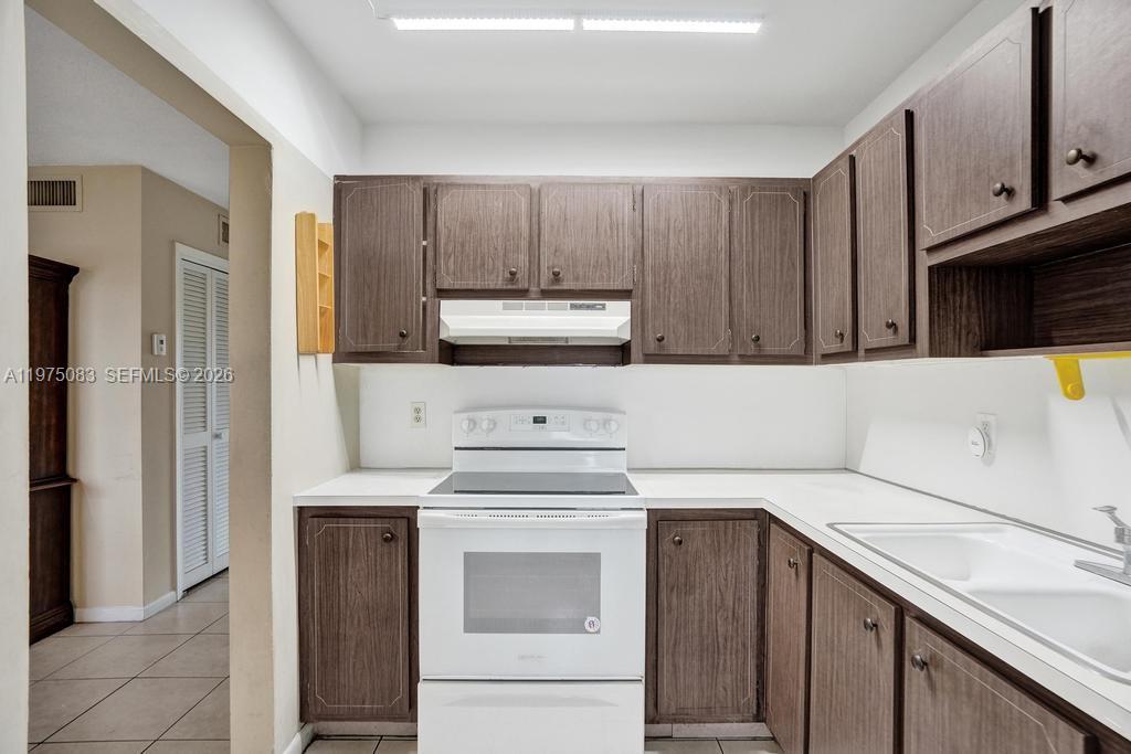 LAKE PARK GARDENS 1 INC C - Residential