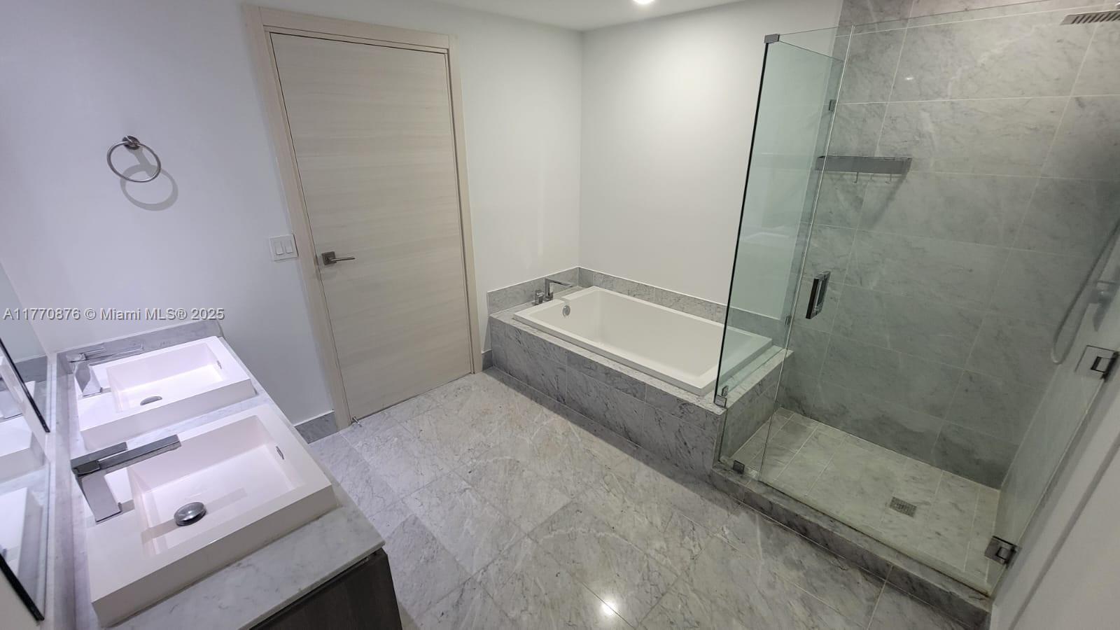 SLS LUX - Residential