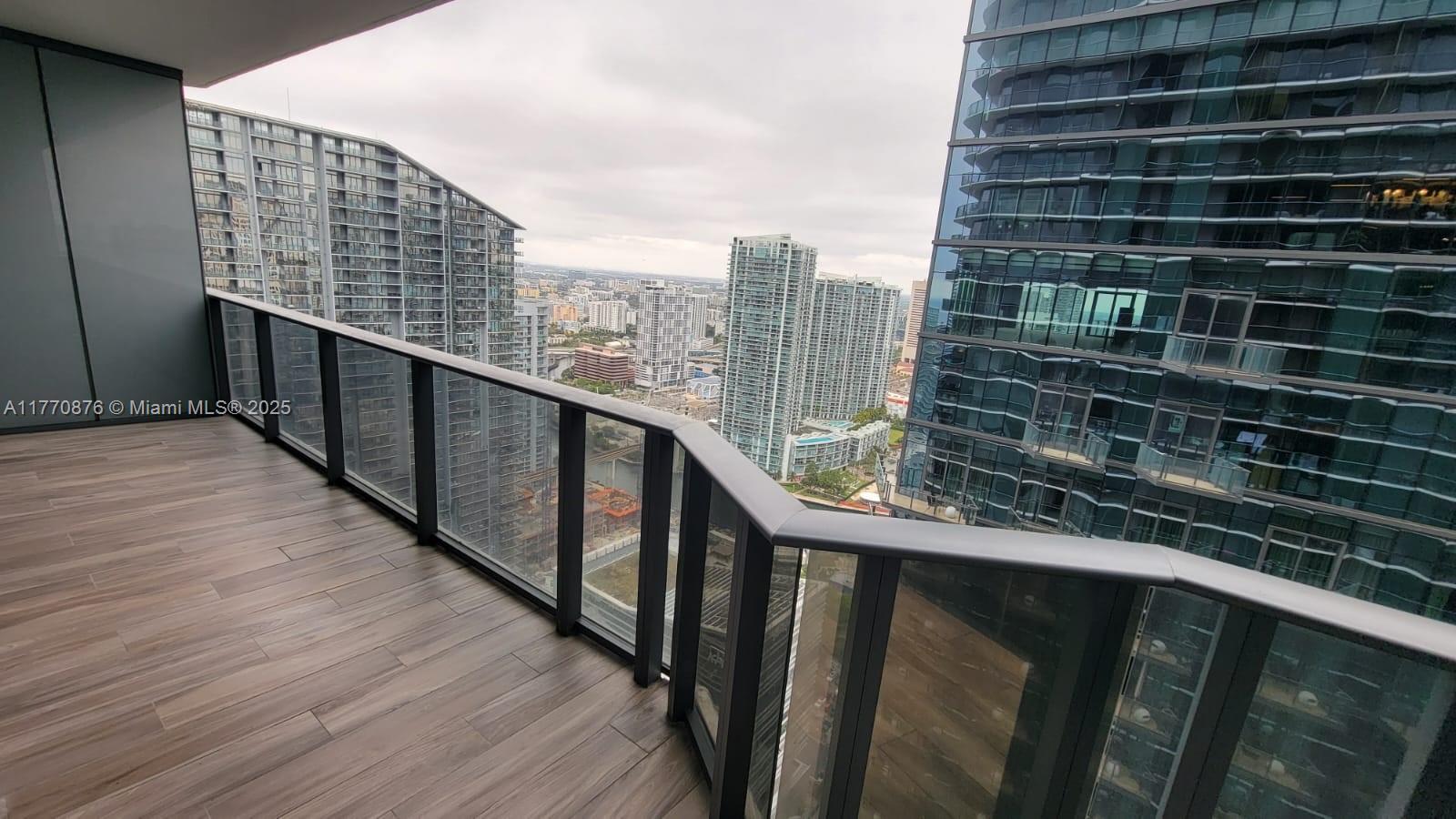 SLS LUX - Residential
