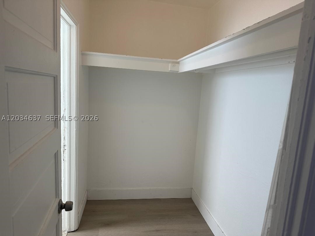HOLLYWOOD - Residential Lease