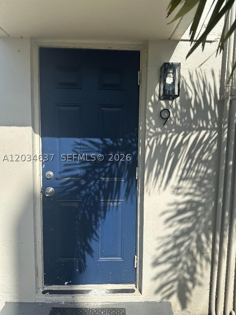 HOLLYWOOD - Residential Lease