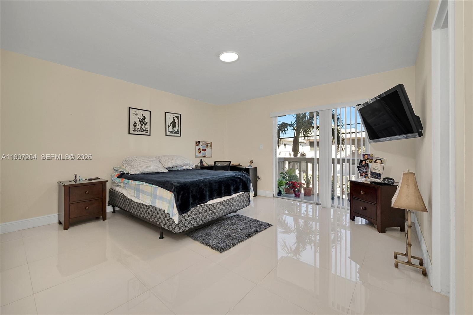 CARLYLE PLAZA CONDO - Residential