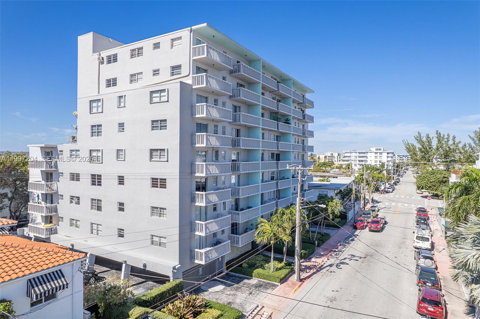 CARLYLE PLAZA CONDO - Residential