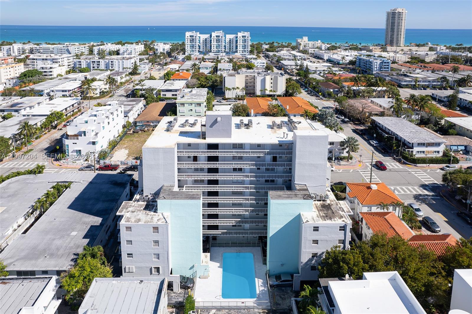 CARLYLE PLAZA CONDO - Residential