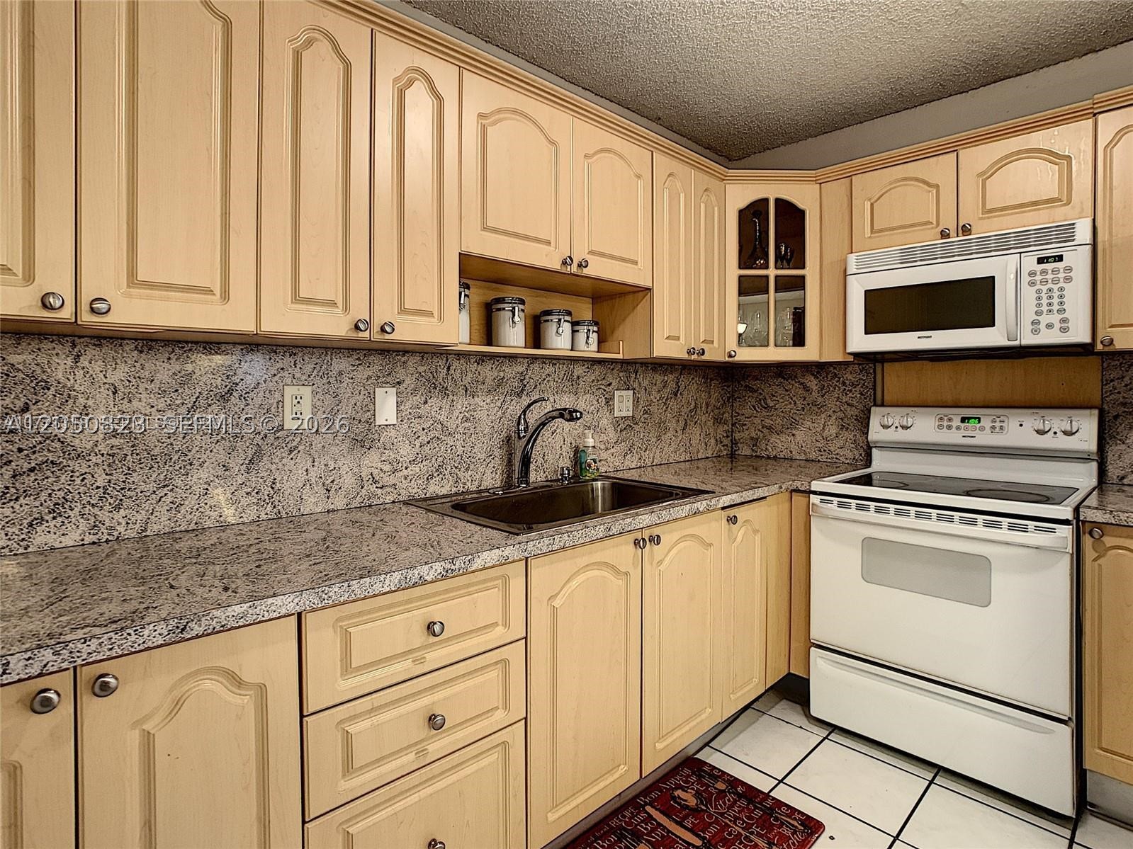 ROYALE GREEN CONDO 9 - Residential
