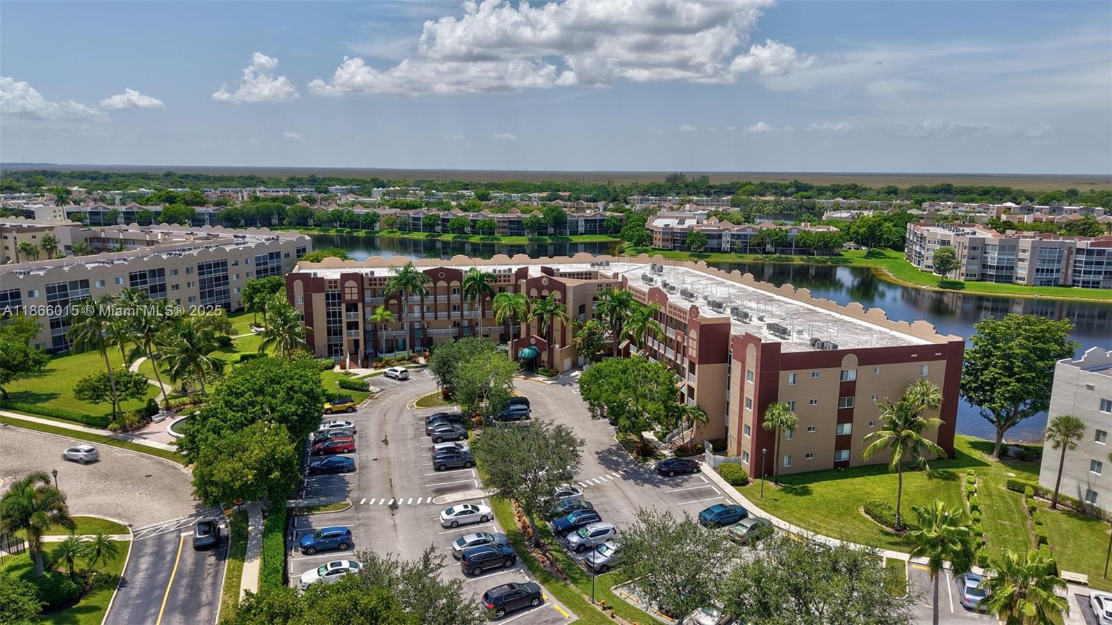 SOUTHAMPTON CONDOMINIUM E - Residential