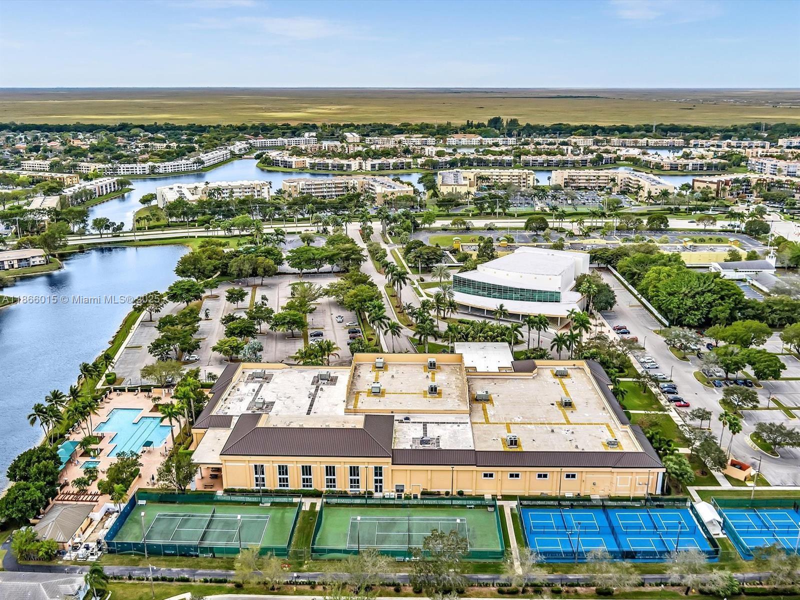 SOUTHAMPTON CONDOMINIUM E - Residential