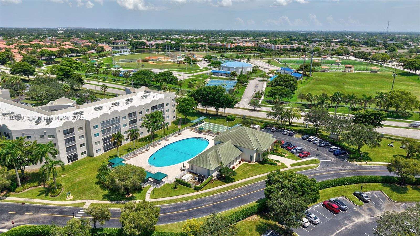 SOUTHAMPTON CONDOMINIUM E - Residential