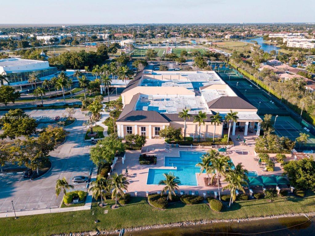 SOUTHAMPTON CONDOMINIUM E - Residential