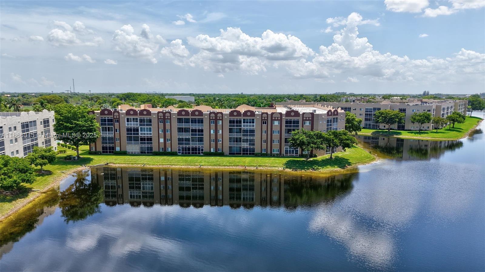 SOUTHAMPTON CONDOMINIUM E - Residential