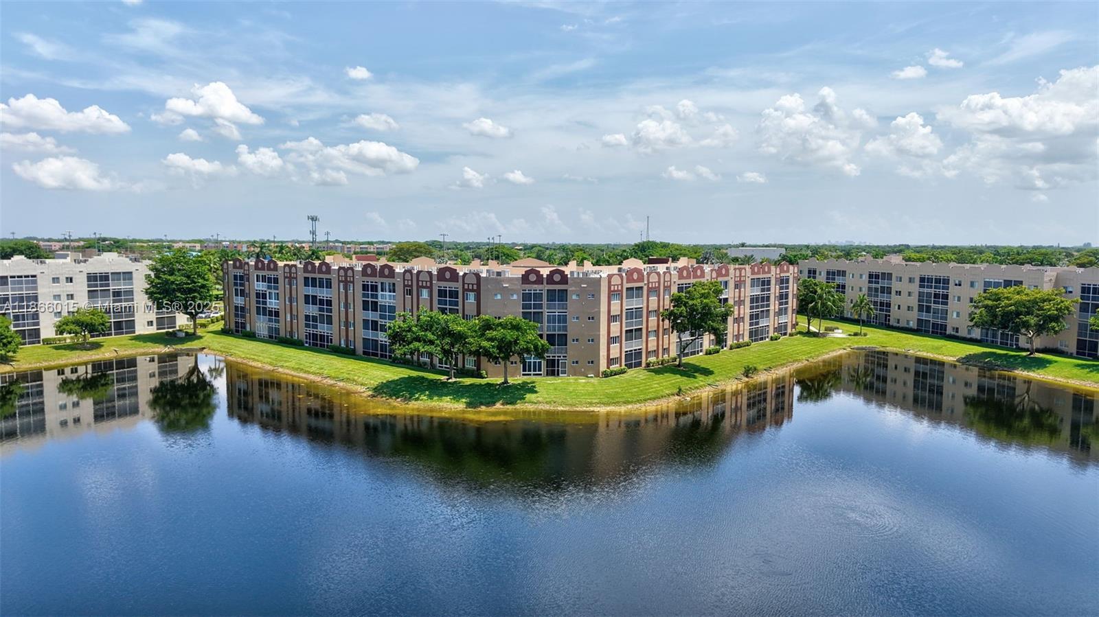 SOUTHAMPTON CONDOMINIUM E - Residential
