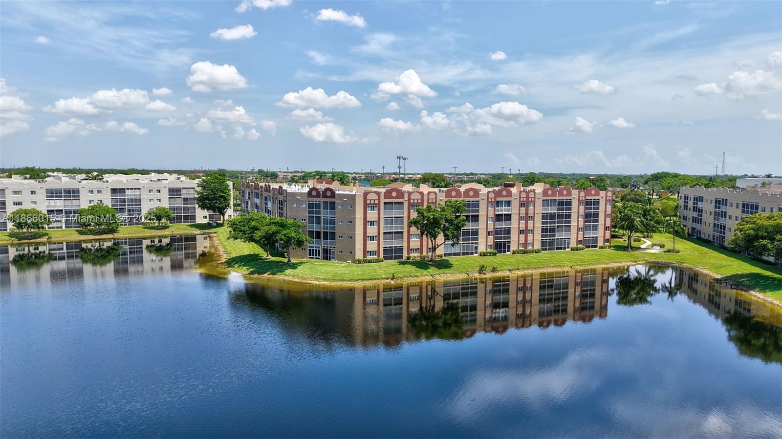 SOUTHAMPTON CONDOMINIUM E - Residential