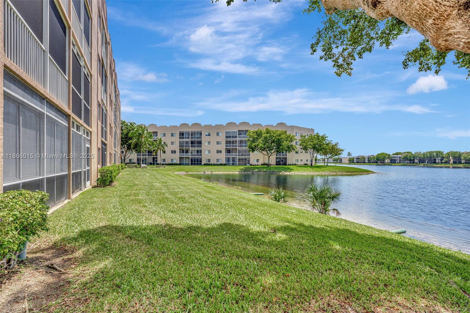 SOUTHAMPTON CONDOMINIUM E - Residential