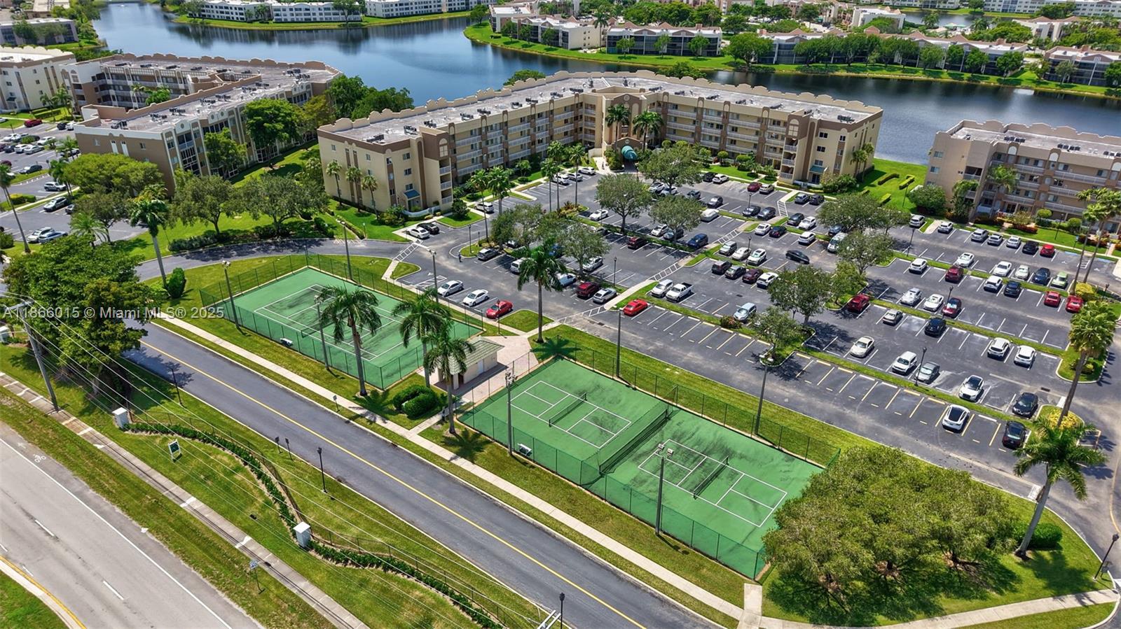SOUTHAMPTON CONDOMINIUM E - Residential