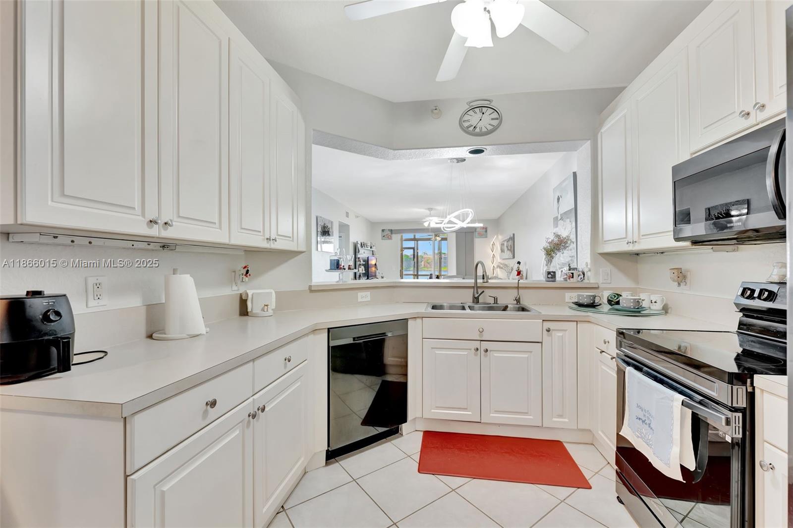 SOUTHAMPTON CONDOMINIUM E - Residential
