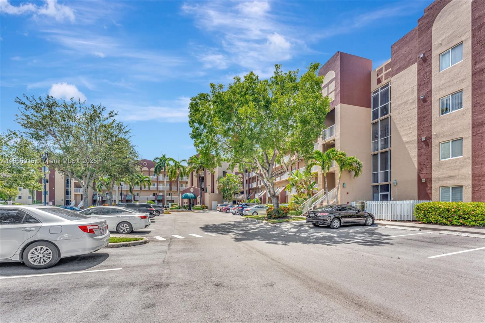 SOUTHAMPTON CONDOMINIUM E - Residential