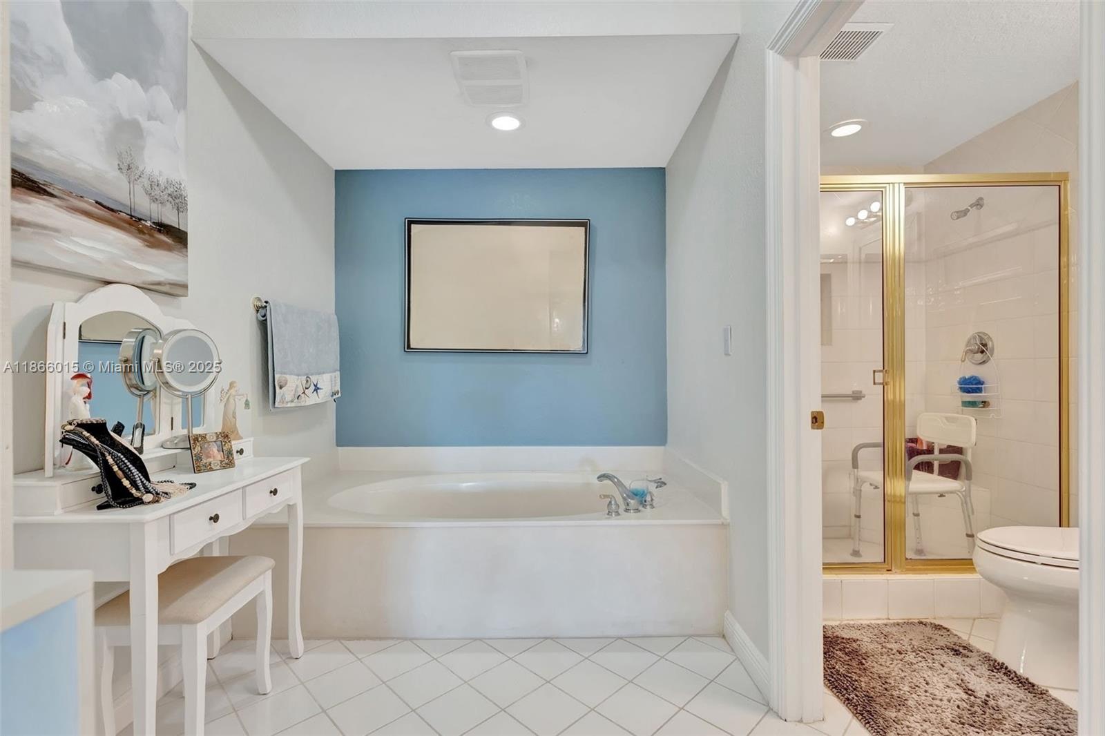 SOUTHAMPTON CONDOMINIUM E - Residential