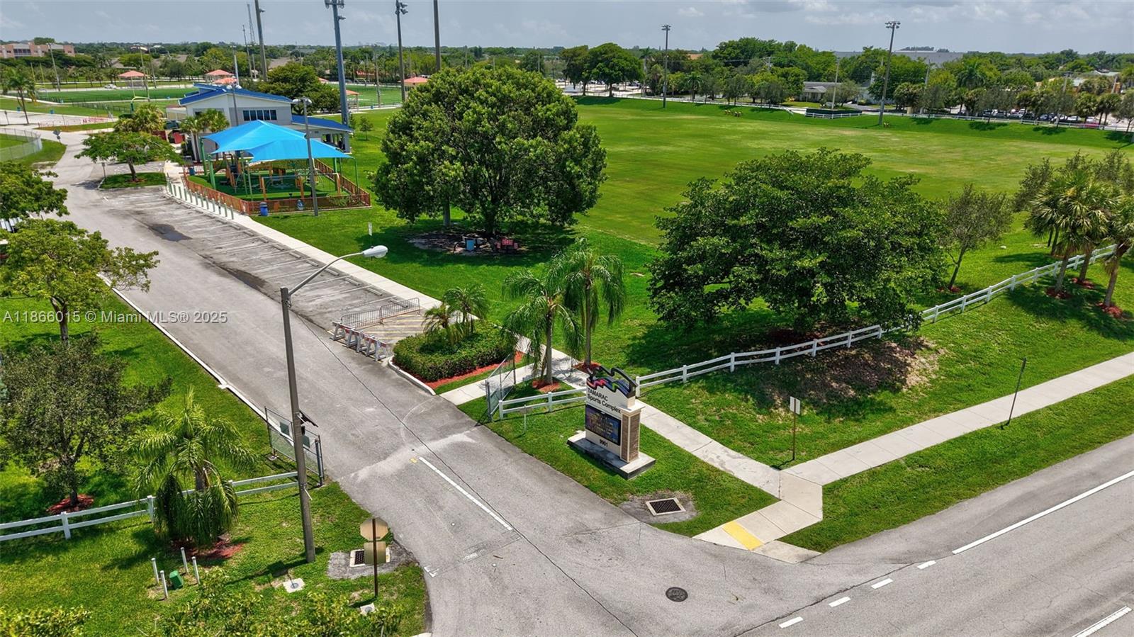 SOUTHAMPTON CONDOMINIUM E - Residential